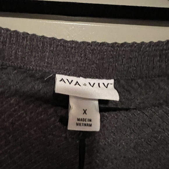 Gray pullover top - Picture 2 of 9